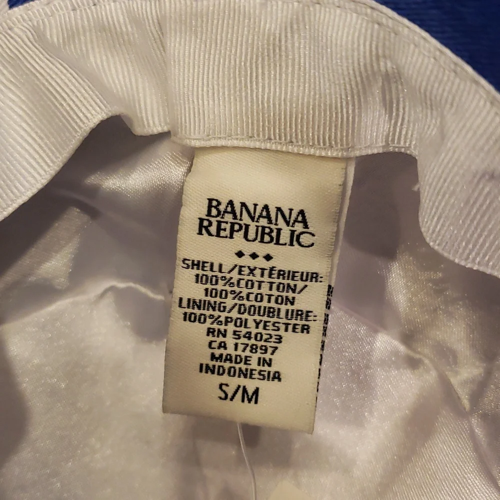 Banana Republic Blue And White women's Fedora Bucket hat.